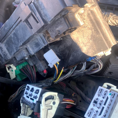 Image of a relay box of a vehicle